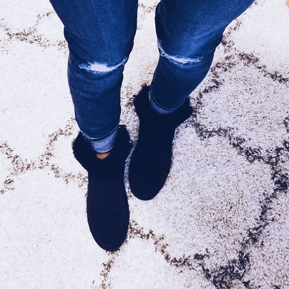 ⚡️ FLASH SALE ⚡️ LIKE NEW Ugg Naiyah Boots - Picture 5 of 9